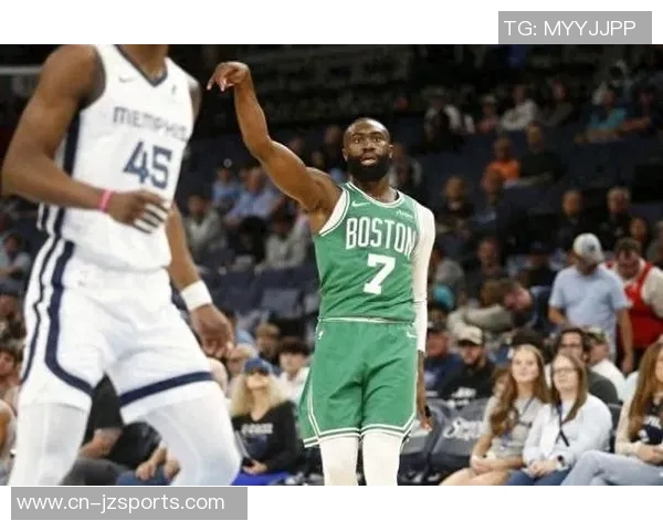 杰伦布朗首节狂砍15分展现强大攻击力助球队掌控比赛节奏