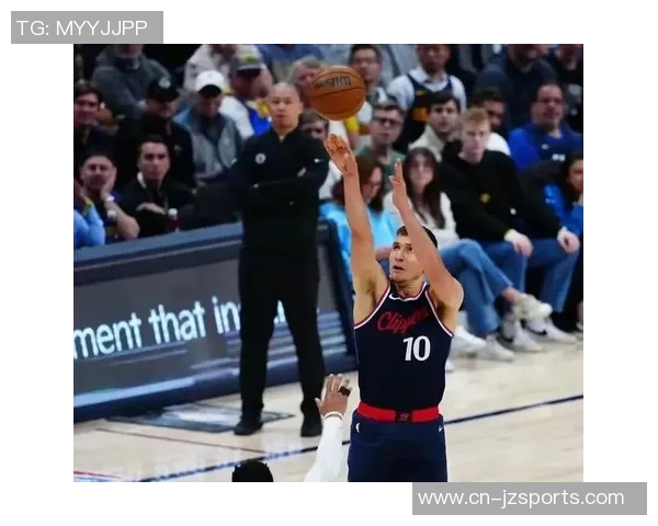 快船训练营第二天精彩瞬间哈登博格丹欢笑小卡保罗同框引关注 快船训练营第二天精彩瞬间哈登博格丹欢笑小卡保罗同框引关注