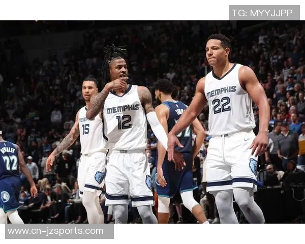 唐斯自豪于华子成就每次路过阿迪门店必停留欣赏他的海报 唐斯自豪于华子成就每次路过阿迪门店必停留欣赏他的海报