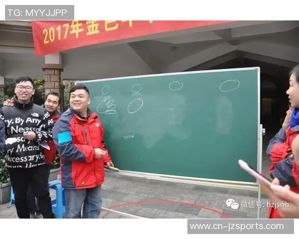 大球后退失足鞋子滑落意外摔倒引发全场哄笑的囧事