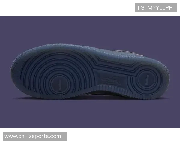 詹姆斯专属AF1即将发售超大皇冠Logo设计引发球迷热议